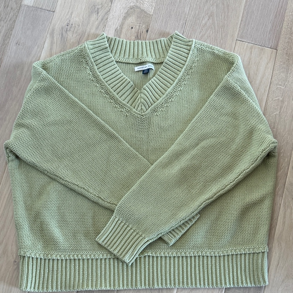 American Eagle sweater Beautiful spring green Women’s small